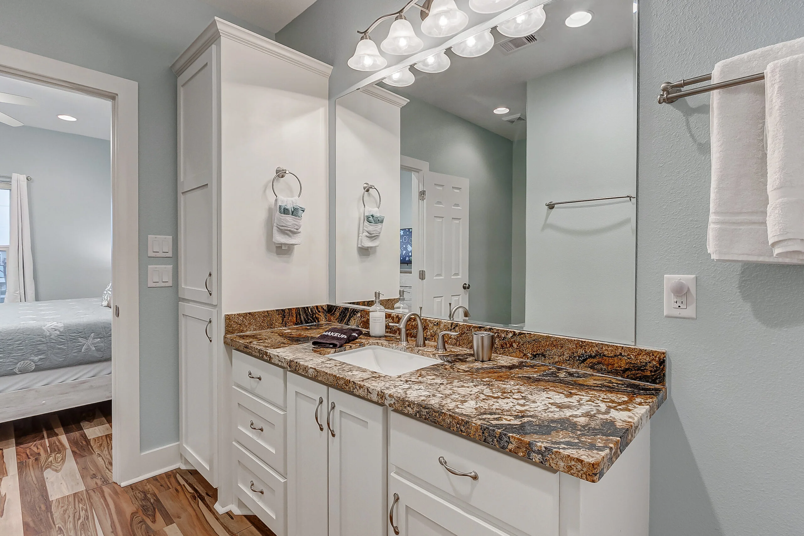 Master Bath Side